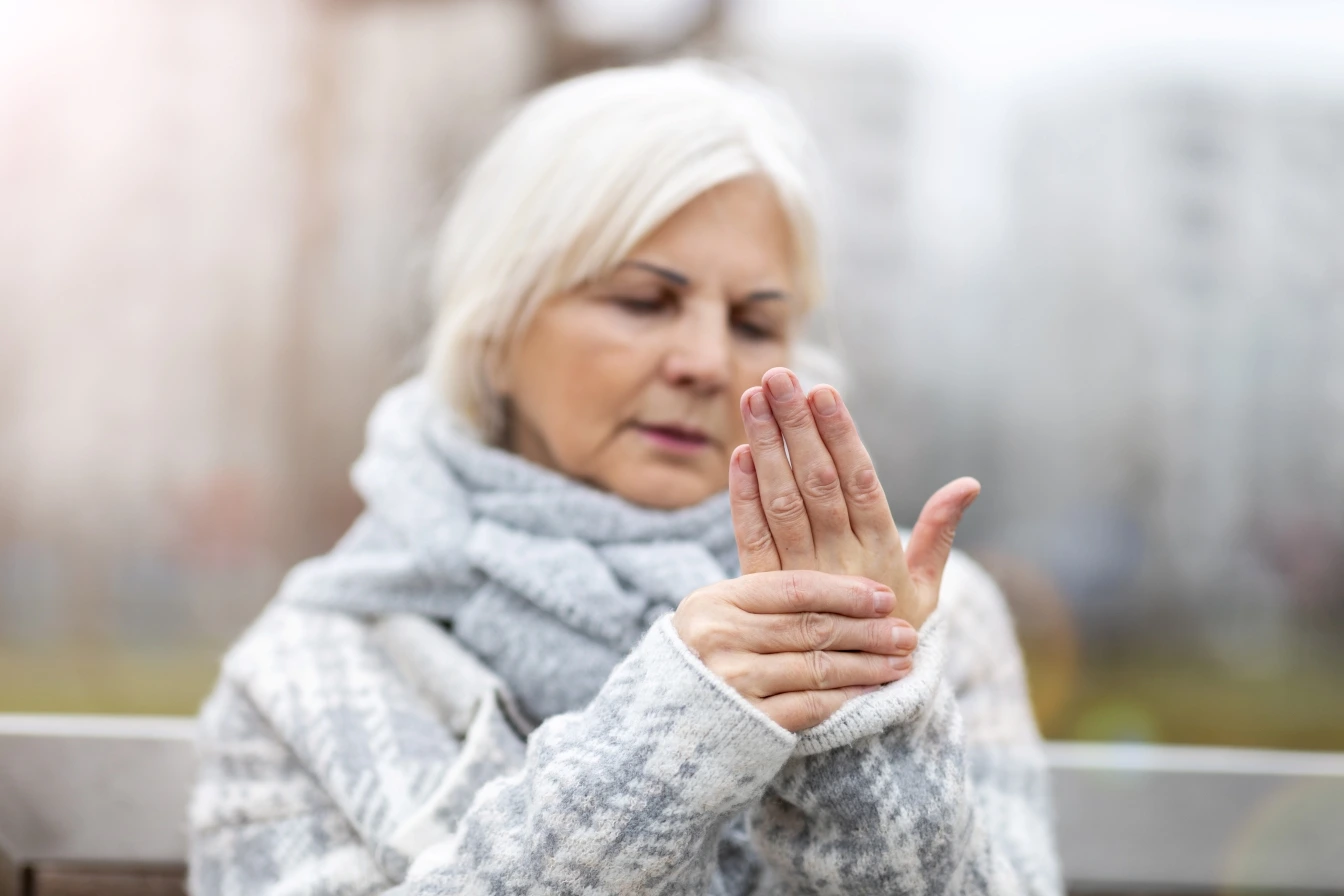 elderly woman with symptoms who may qualify for a rheumatoid arthritis research study
