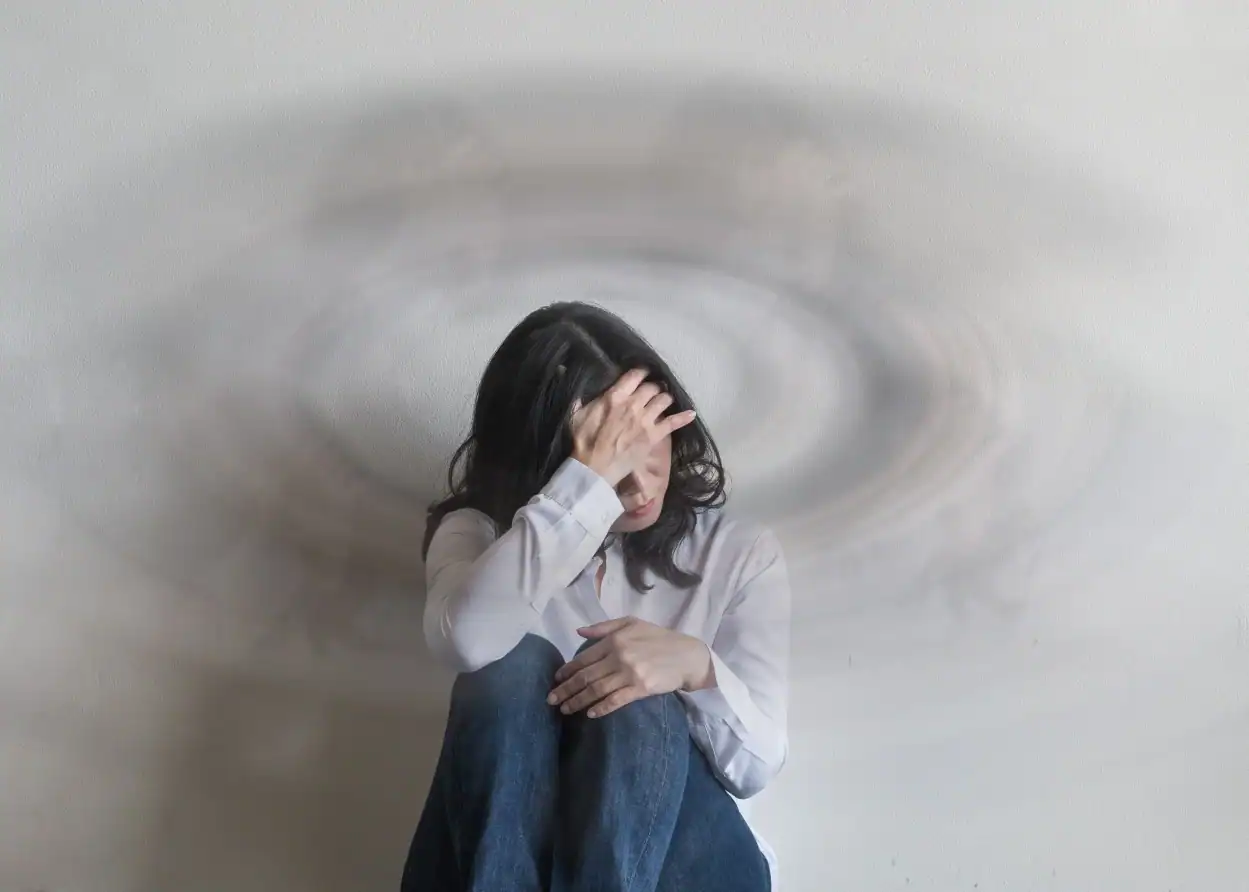 woman showing symptoms eligible for a migraine medical research study