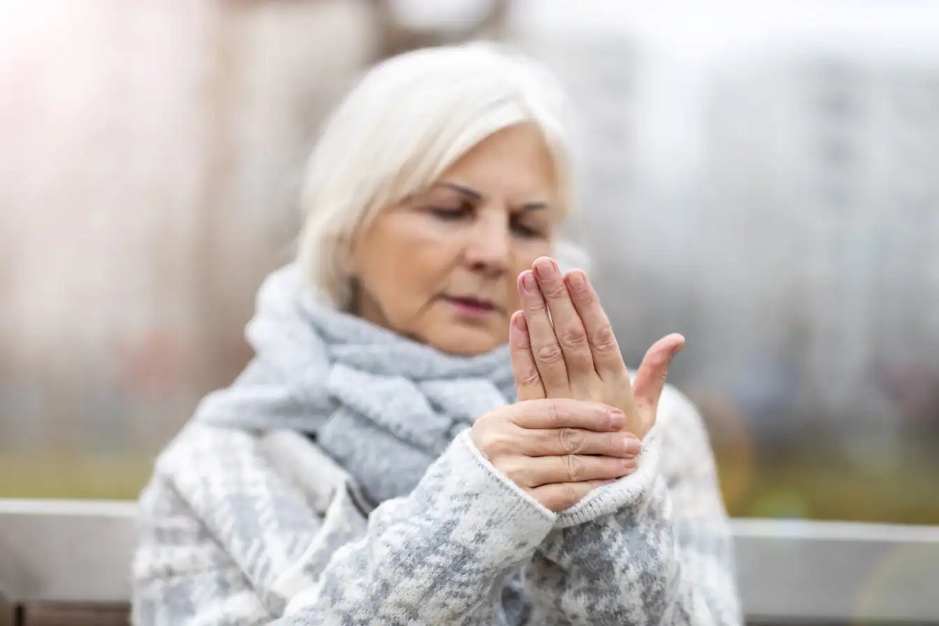 elderly woman with symptoms who may qualify for a rheumatoid arthritis research study
